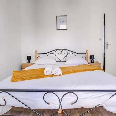 Apartment Famille Au Coeur De Perigueux